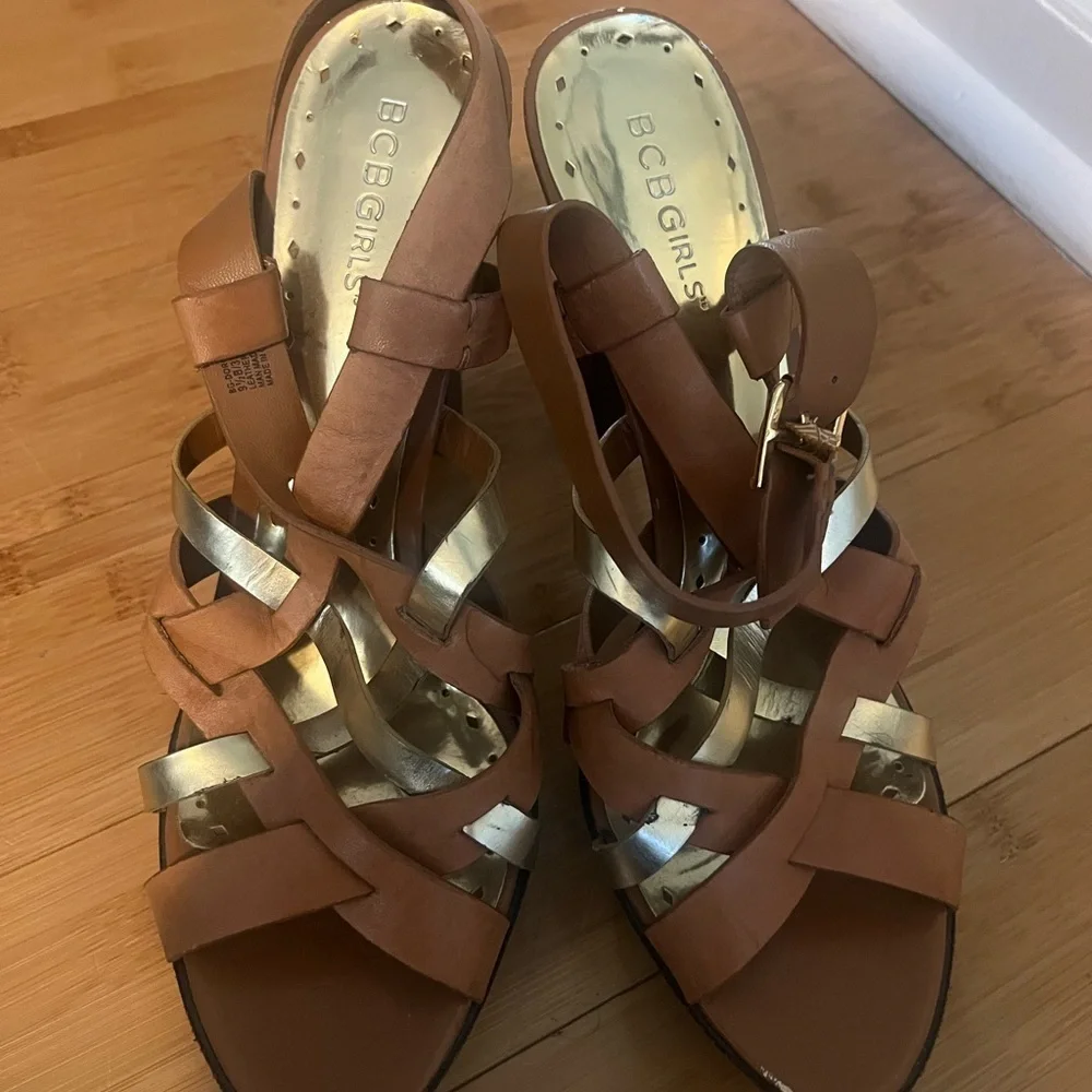 BCBGirls 9.5 platform strappy gold/tan heel